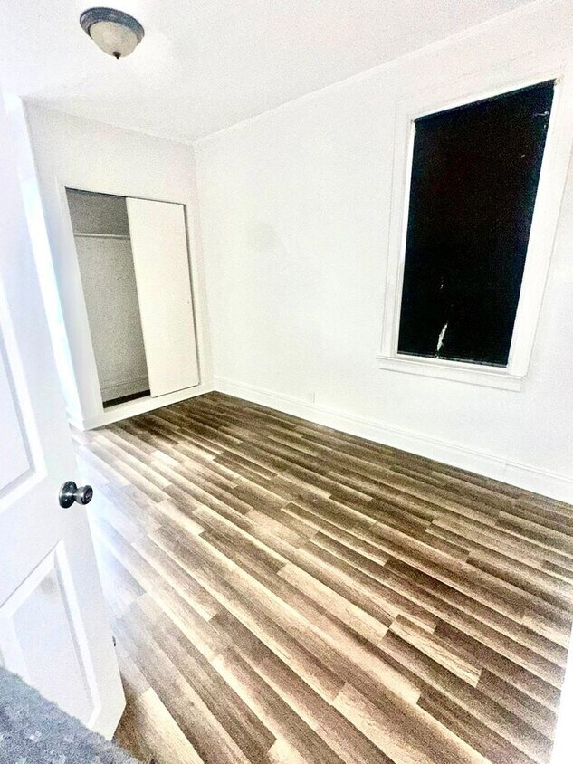 Foto del edificio - 258 Winfield Ave