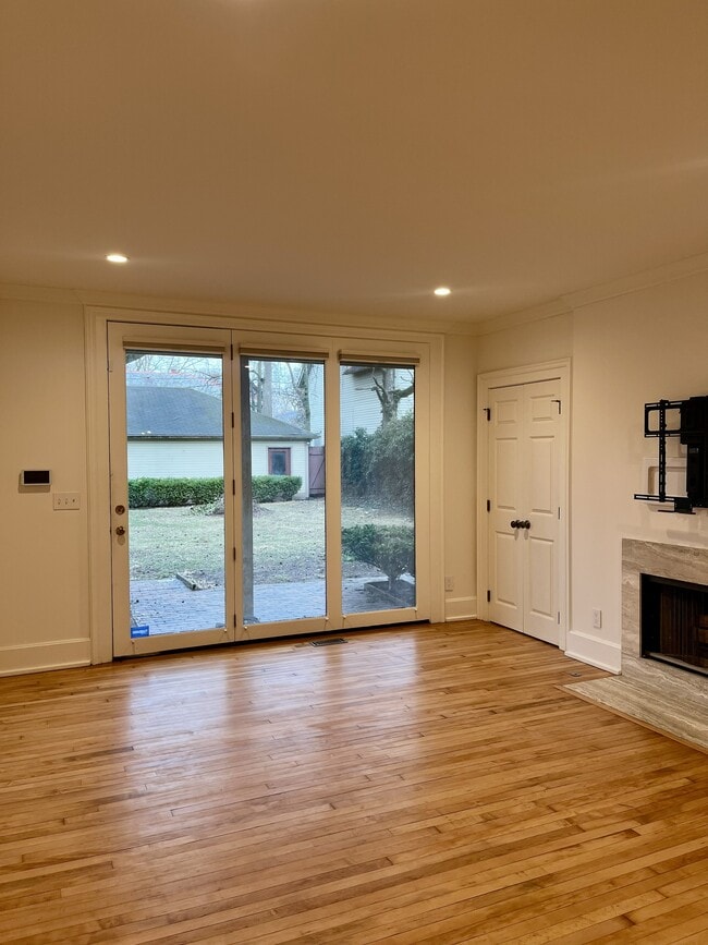 Building Photo - 674 Mohawk