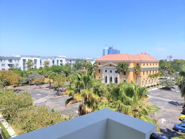 Foto del edificio - 2421 NE 65th St