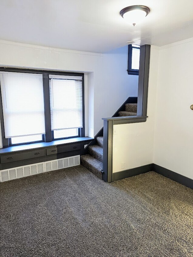 Dining Room (13ftx11ft) - 56 E Mapledale Ave