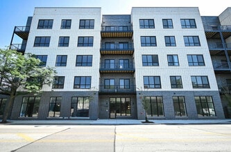 Building Photo - 2127 W Madison St