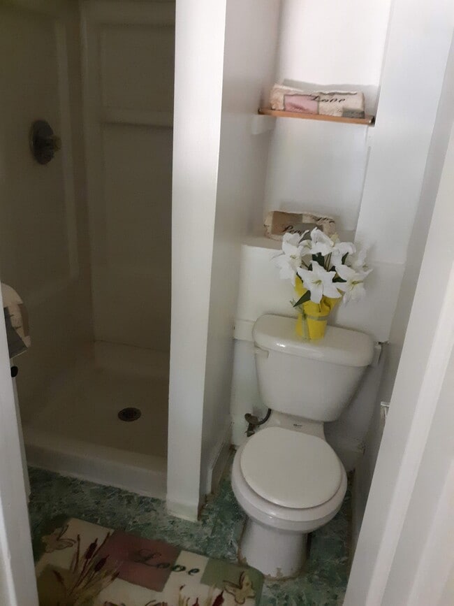 Photo - 917 Church St Apartments