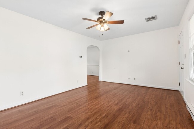 Building Photo - 3605 Weiss Ln