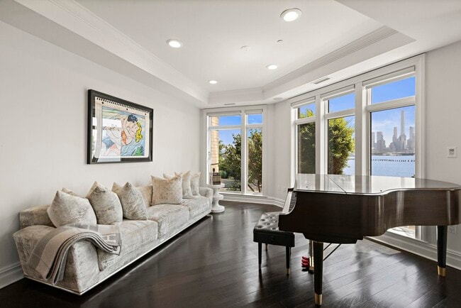 Building Photo - 5 Henley Pl
