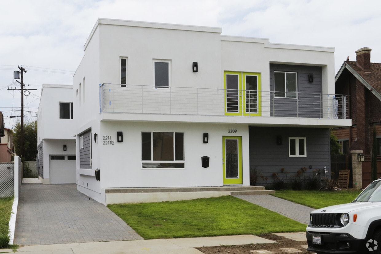 Building Photo - Arlington Heights-West Adams Triplex