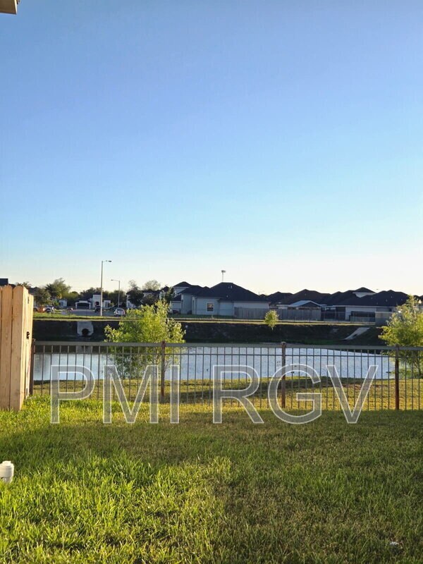 Building Photo - 2912 E Israel Ave