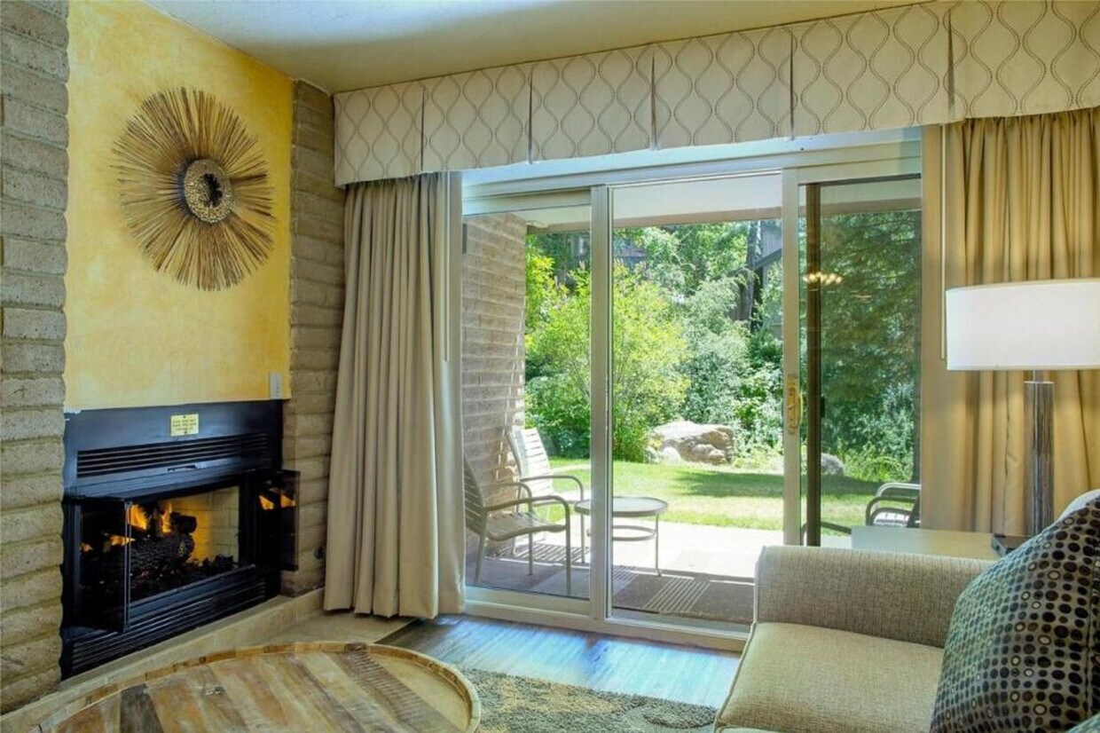 Foto principal - 1020/1-1021 Vail View Dr