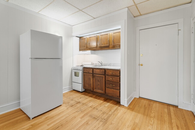 Building Photo - 1440 W Howard St