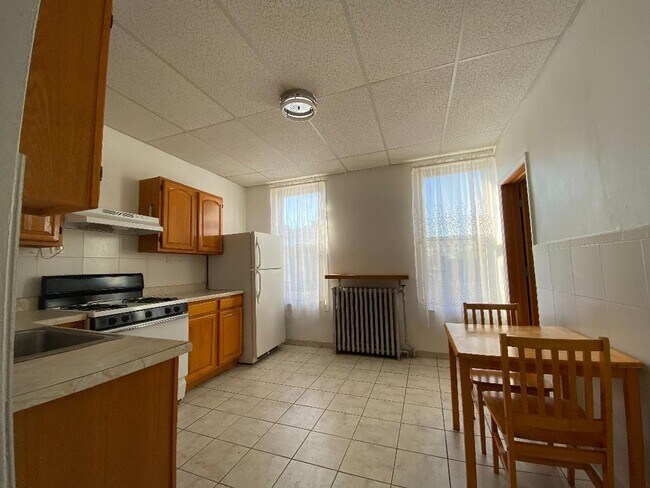 Building Photo - 493 Pavonia Ave