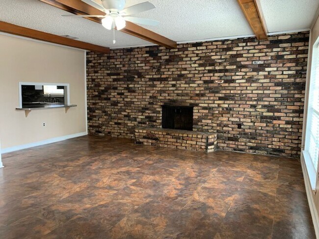 Foto del edificio - 40111 La Rochelle Rd