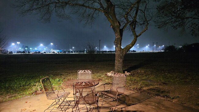 Foto del edificio - 3435 E Old Settlers Blvd