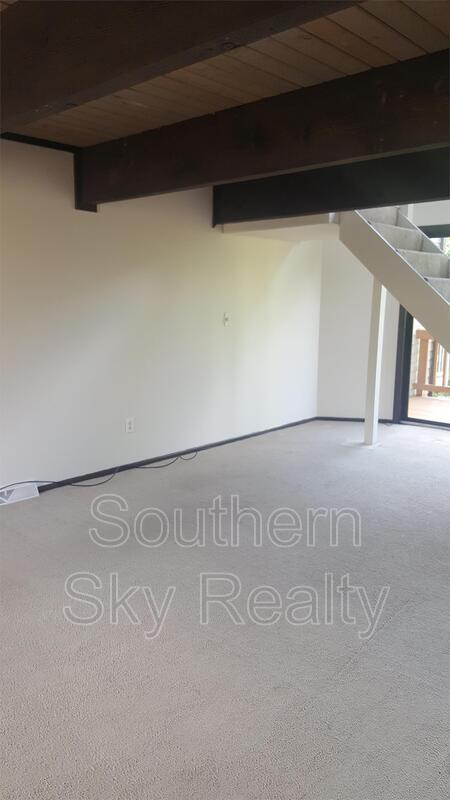 Building Photo - 2095 Penguin Dr