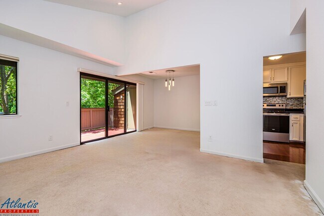 Building Photo - Beautiful Condo | Central A/C | Private Ba...