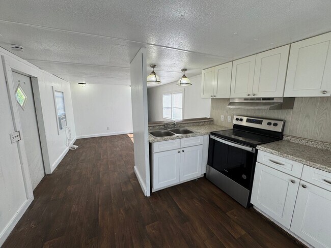 Foto del edificio - 2 Bedroom / 1 Bath Single wide for Rent – Irvin St, Live Oak, FL