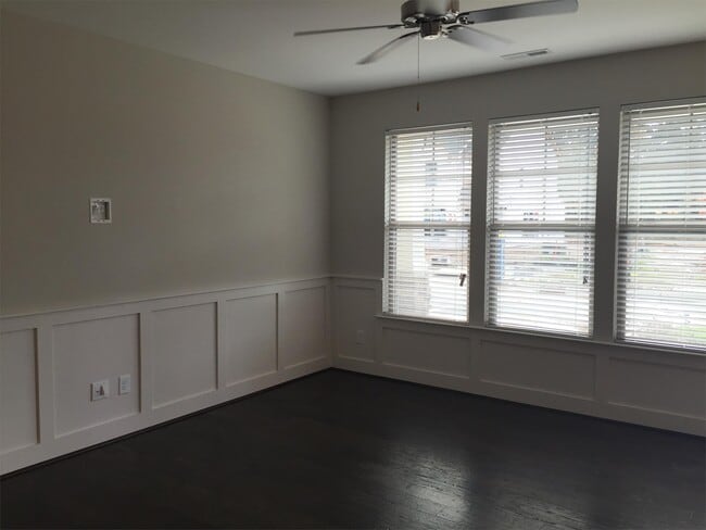 Building Photo - 1105 Metropolitan Dr