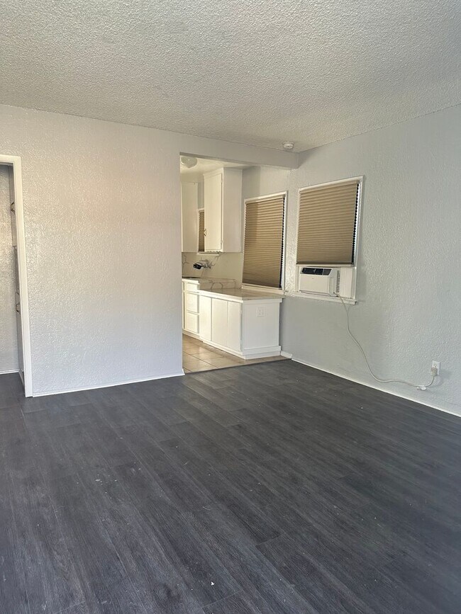 Foto del edificio - 5837-39 Picker St