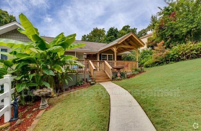 Building Photo - 4557 Ravenwood Dr N