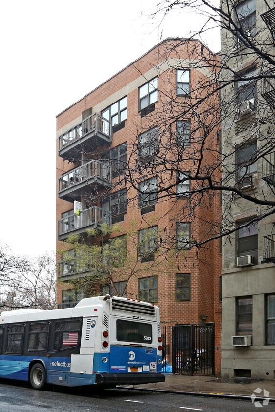 Building Photo - 337 W 43rd St