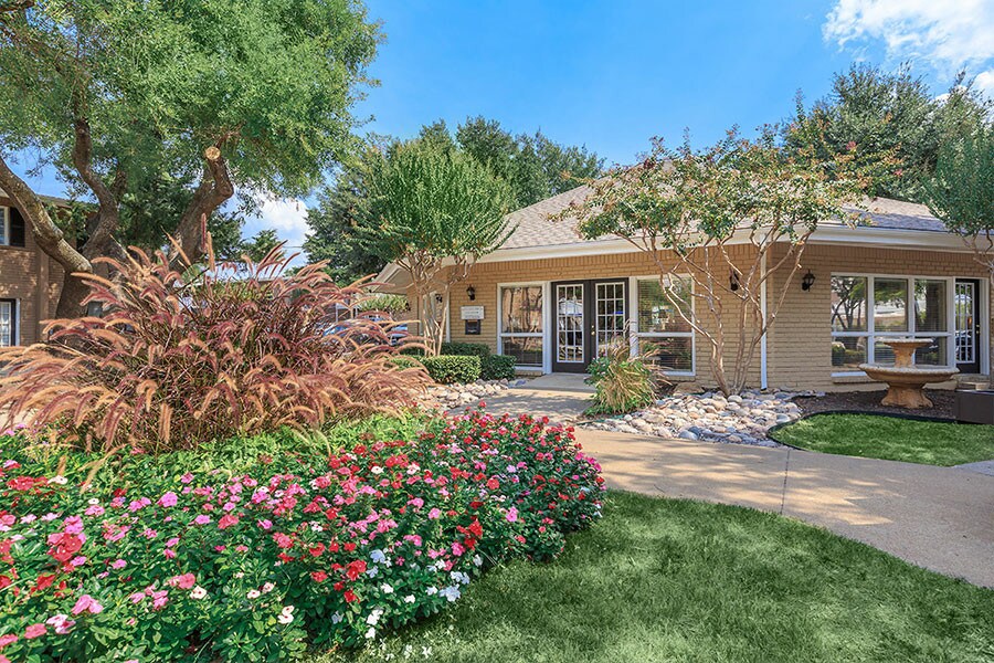 MacArthur Place at 183 Apartments Irving, TX