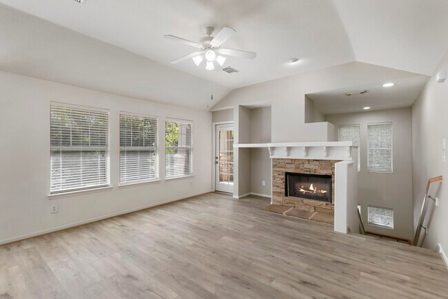 Building Photo - 67 Woodlily Pl