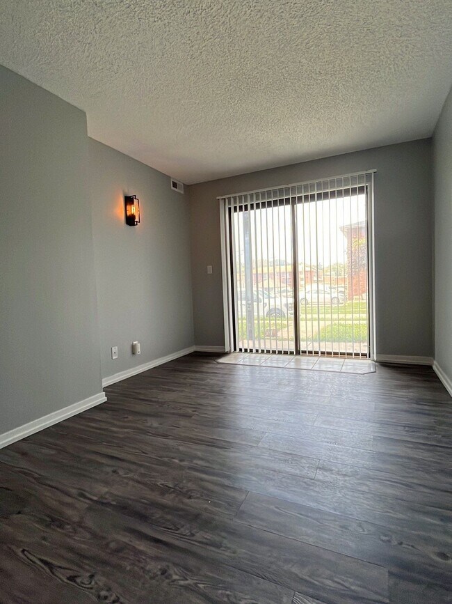 Building Photo - 3405 Holdrege St