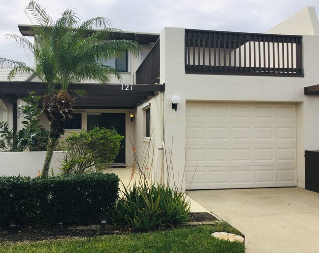Building Photo - 3 br, 2.5 bath House - 121 SKYLINE CIR