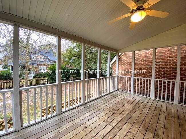 Building Photo - Lovely home in Hamlet Square