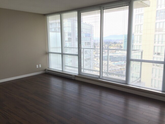 Photo du bâtiment - 1610-13688 100 Avenue