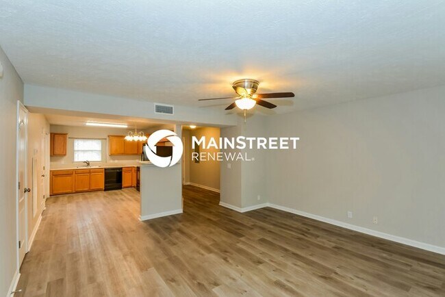Foto del edificio - 2 Bedroom Pet-Friendly Home in La Vergne, TN with Main Street Renewal