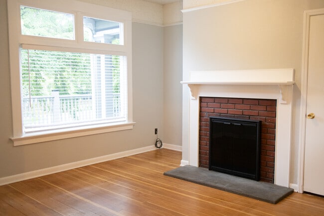 Building Photo - 831 NW 16th Ave