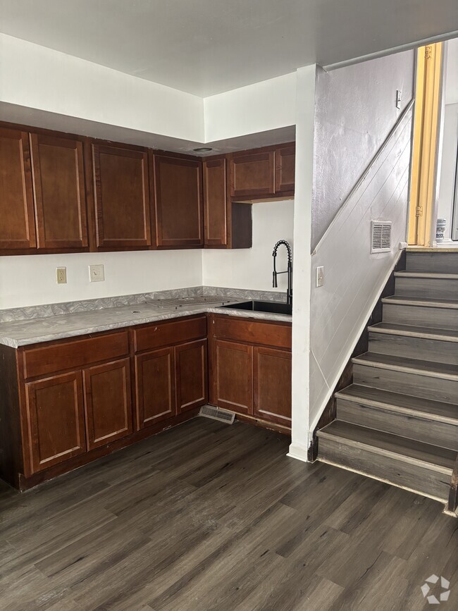 Building Photo - 9281A W Allyn St