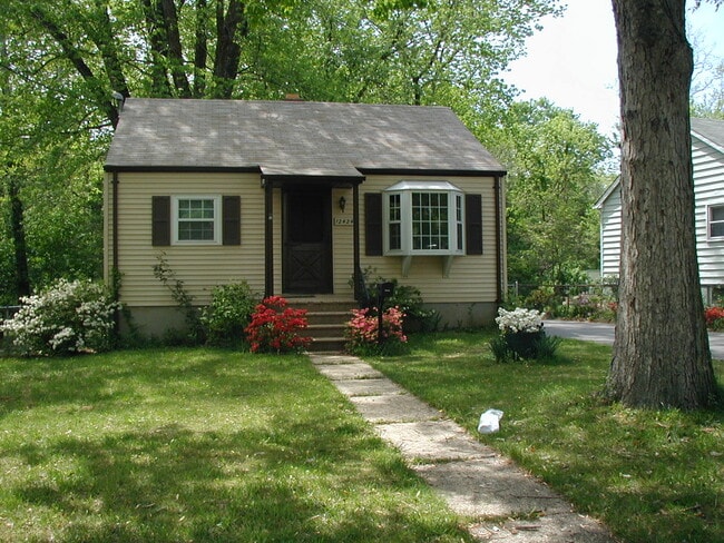 Building Photo - 12424 Dewey Rd