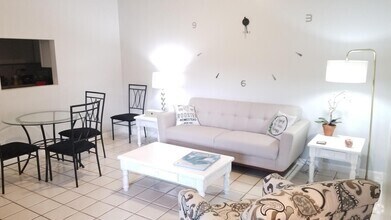 Building Photo - 1511 Hawthorne Pl