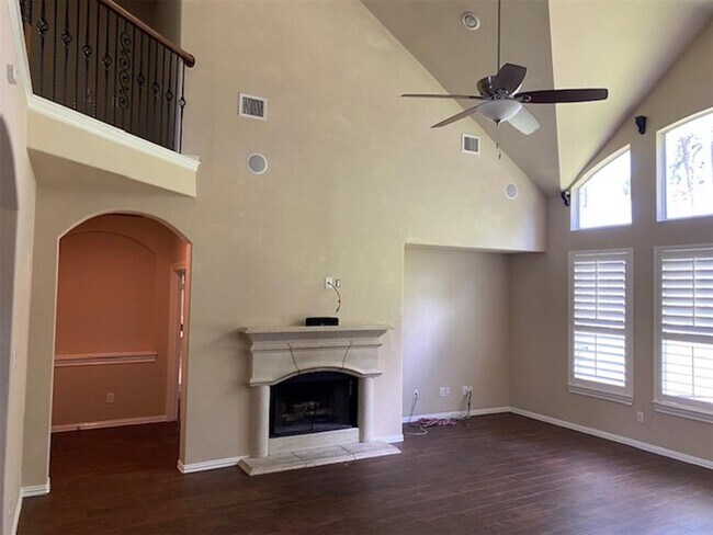 Building Photo - 16804 Falcon Sound Dr