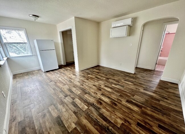 Building Photo - 1005 Little Bay Avenue - B7