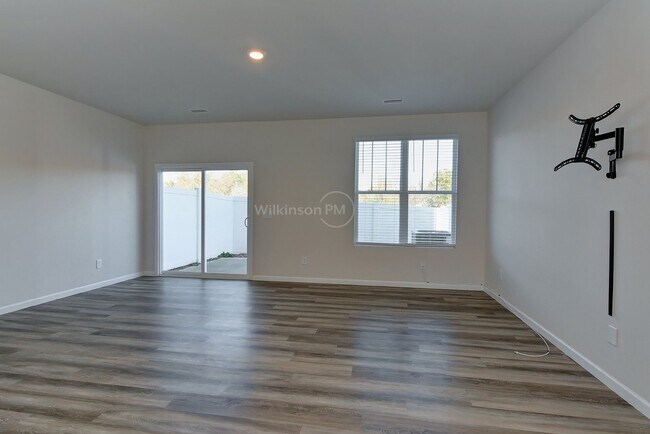 Building Photo - Stunning 3-bedroom, 2.5-bathroom home in C...