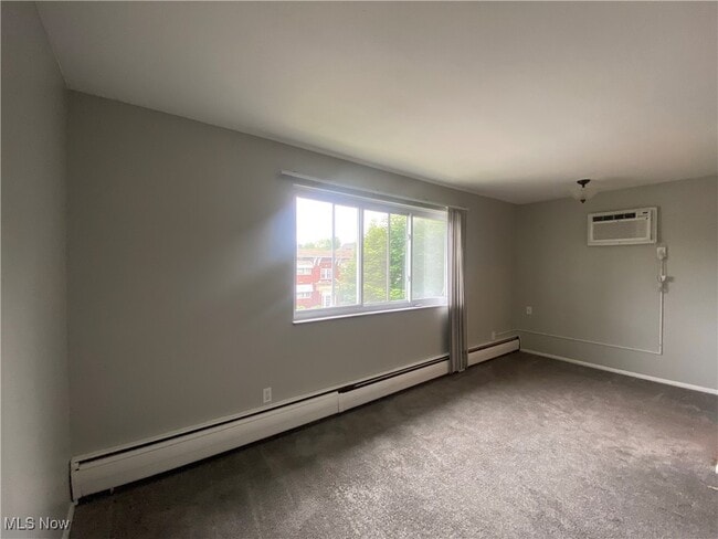 Building Photo - 1450 Riverside Dr
