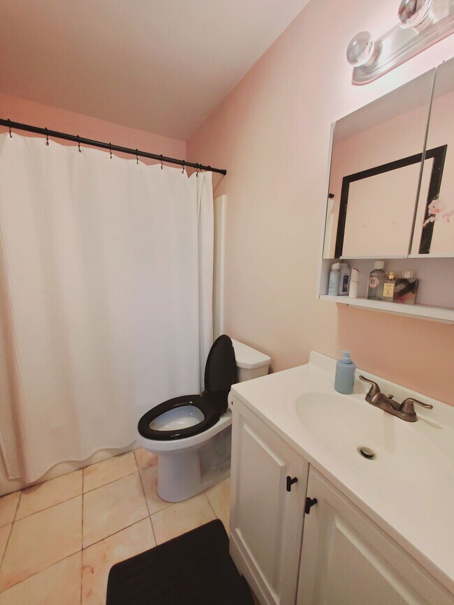 Foto del edificio - 24 Adams Ave