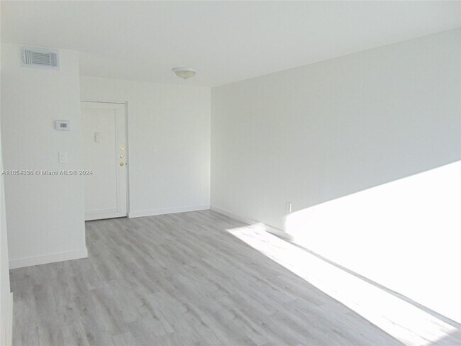 Building Photo - 250 180th Dr