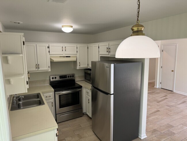 Building Photo - 7800