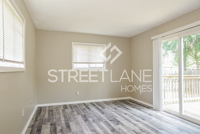 Building Photo - Unique 3 BR 2 BA ranch close to downtown!