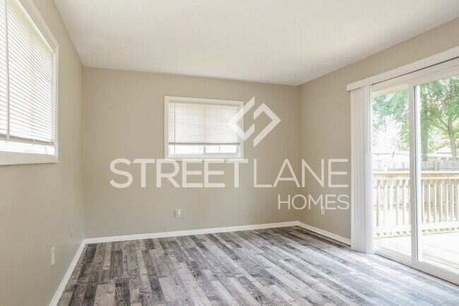 Foto del edificio - Unique 3 BR 2 BA ranch close to downtown!