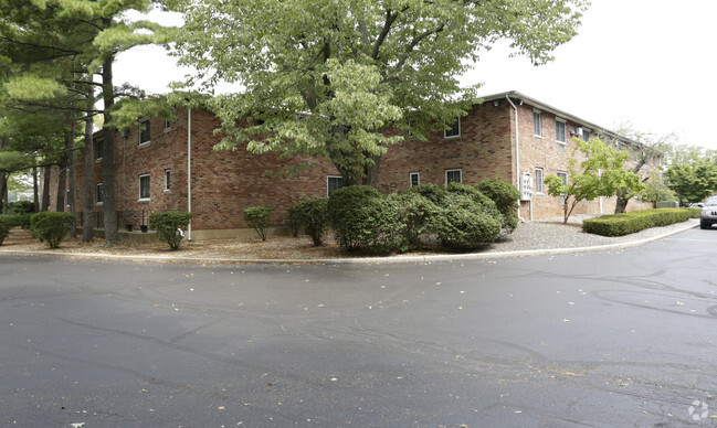 Building Photo - Farmingdale Apartments