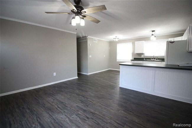 Building Photo - 15756 Woodmont St