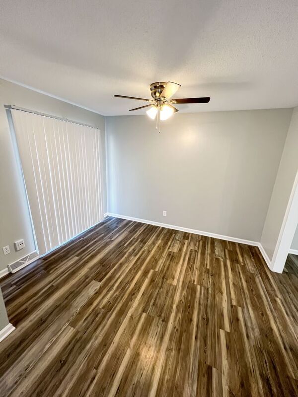 Foto del edificio - 5223 Farley Ln