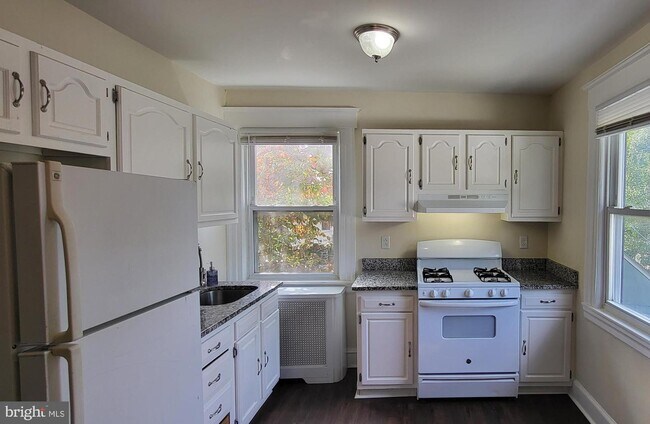 Foto del edificio - 336 S Cedar Ln