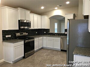 Building Photo - 914 Pumpkin