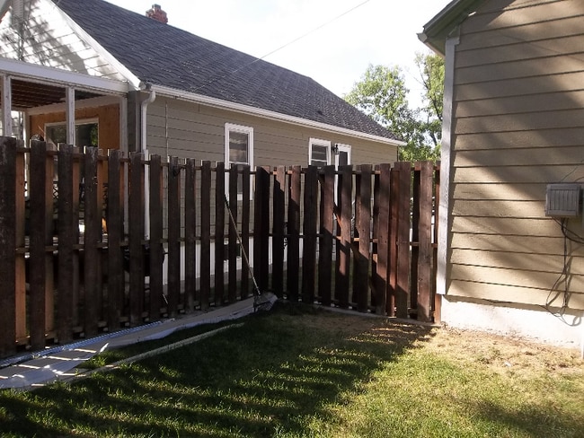 Building Photo - 212 7th St