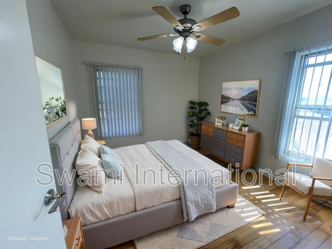 Foto del edificio - 833 W 97th St