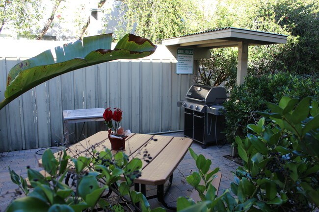 Building Photo - 1308 Palos Verdes Dr